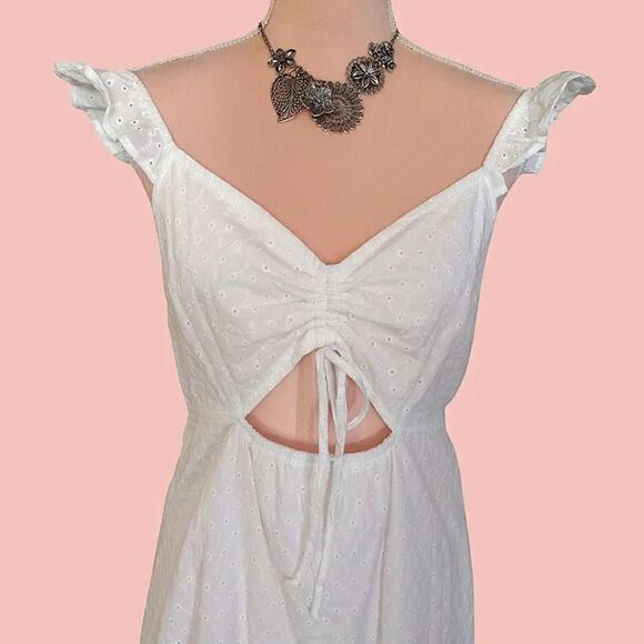 Live To Be Spoiled White Ruffled Eyelet Bodycon Dress With Cutout XL NWT - Picture 6 of 17